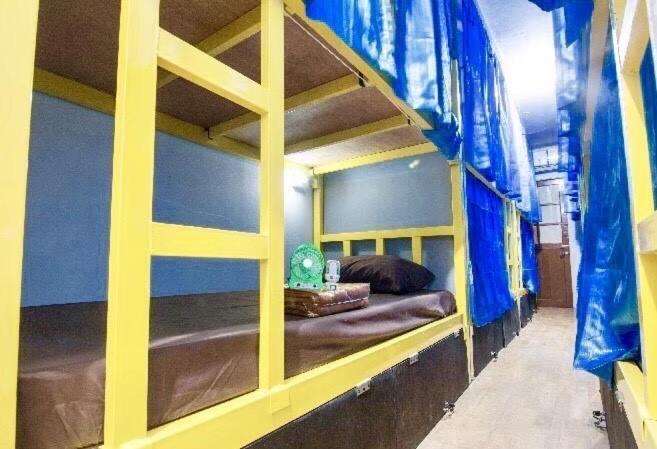 Vr Hostel สะพานควาย 曼谷 外观 照片